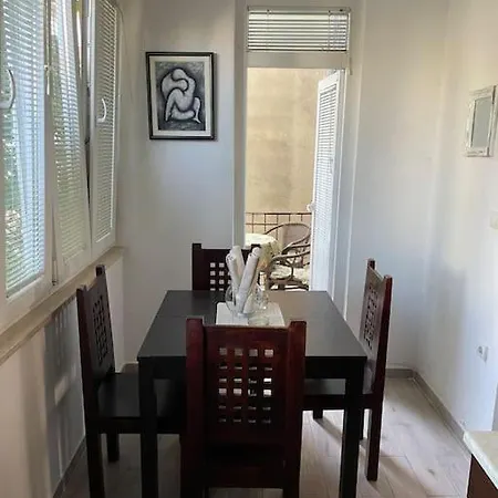 דירה Lovely 3-bedroom In Center Of