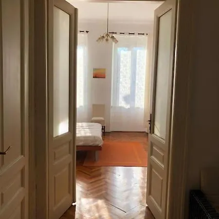 דירה Lovely 3-bedroom In Center Of *