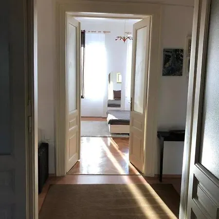 Lovely 3-bedroom In Center Of דירה