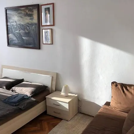 Apartmán Lovely 3-bedroom In Center Of *