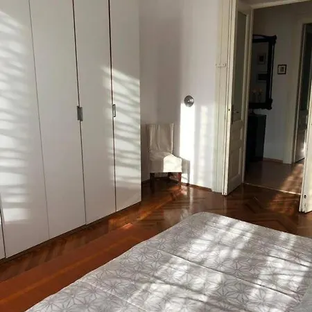דירה Lovely 3-bedroom In Center Of *