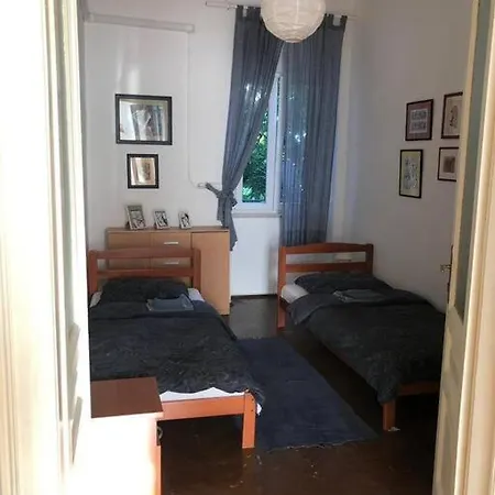 Lovely 3-bedroom In Center Of * פולה