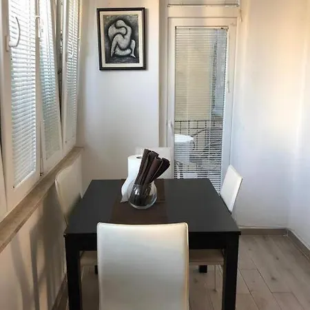 דירה Lovely 3-bedroom In Center Of